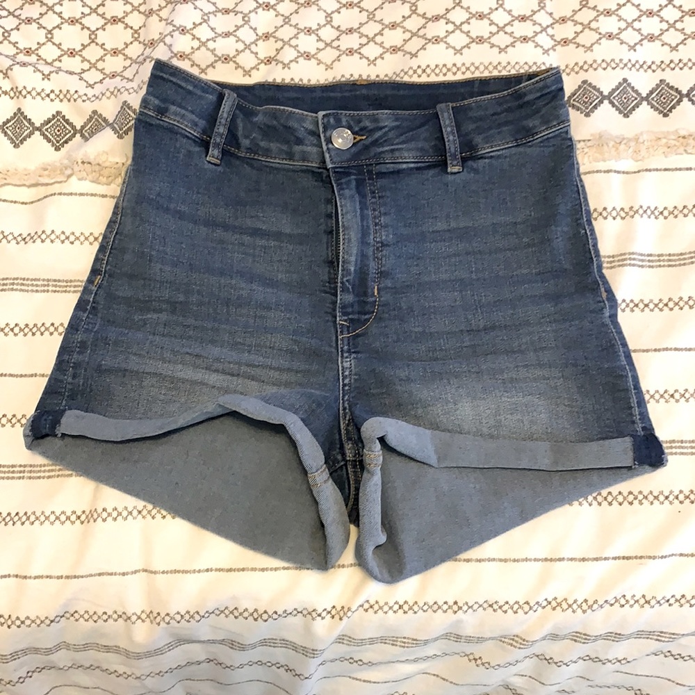 Divided High waist shorts